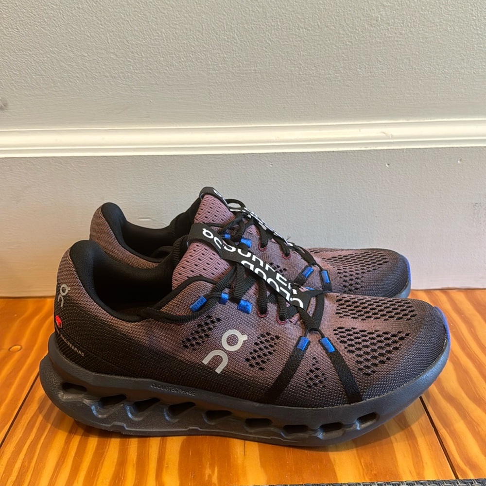On Running Cloud Surfer W8 - like new!